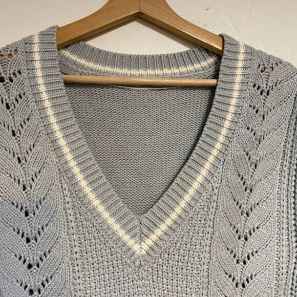 GU V-Neck Pointelle Women's Light Blue White Knit Sweater Vest Size S - Picture 4 of 10